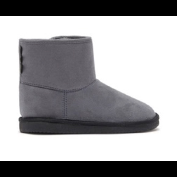 CARTER’S Unisex Serrato Faux Fur Grey Boot-Size 5 - Picture 2 of 6